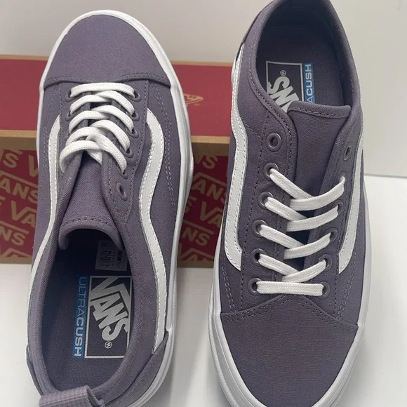Vans WMNS Sentry Old Skool Gray Ridge
VN0A5KR3NKE
Sneakers - Picture 12 of 16